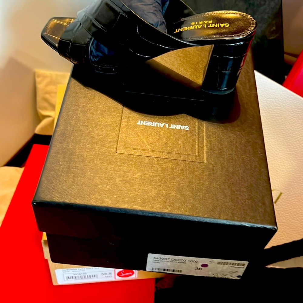 SOLD. Ladies Pristine Saint Laurent Blk Crocodile Sandals